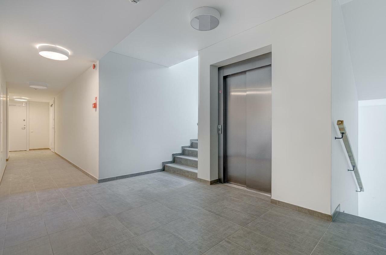 1a - Courtyard View * VNO